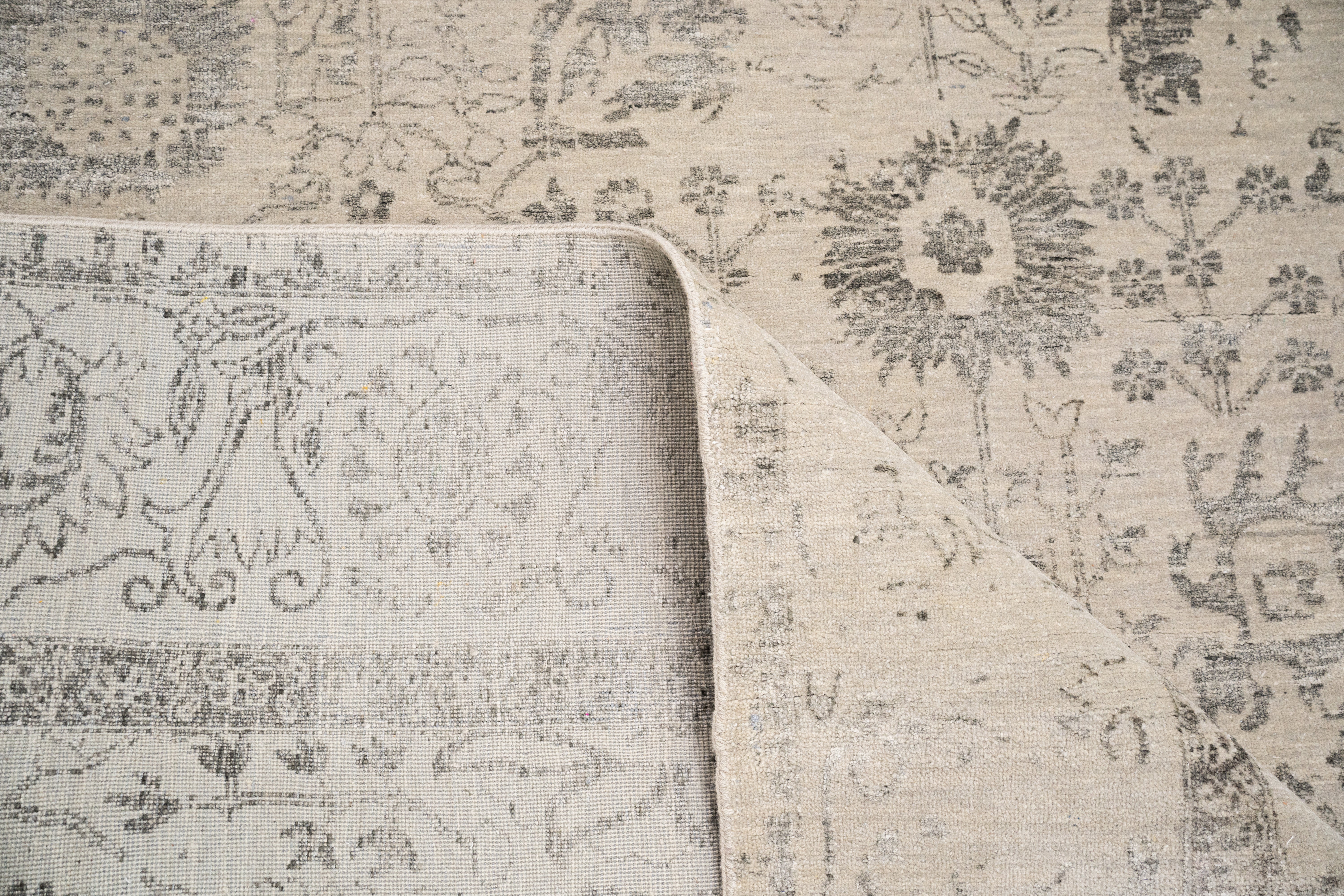 Handknotted Carpet, DIA - 1145 Vase 3 Dark Vanilla & Grey